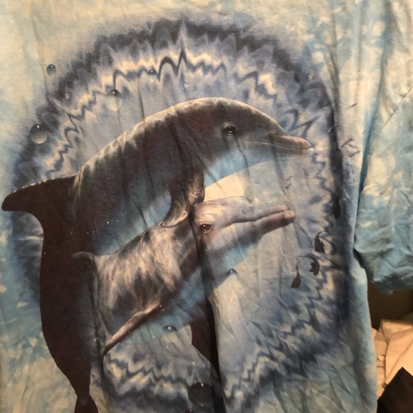 π΄2003 The Mountain Dolphin Tee-695 $30 or $25 w/offer - Picture 2 of 4